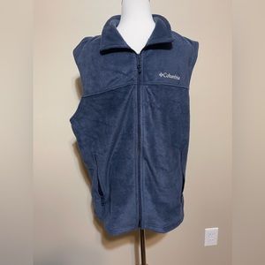 Men’s navy Colombia vest. Great condition.